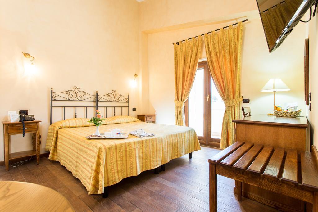 Villa Santa Caterina Montalto Uffugo Buitenkant foto