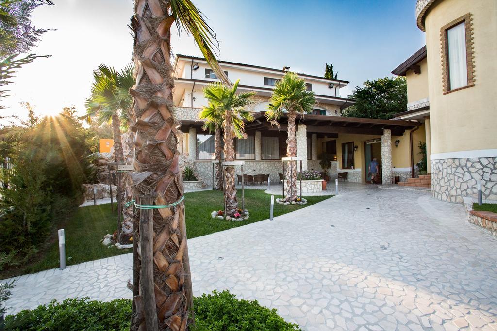 Villa Santa Caterina Montalto Uffugo Buitenkant foto