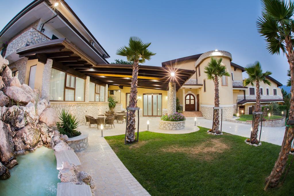 Villa Santa Caterina Montalto Uffugo Buitenkant foto